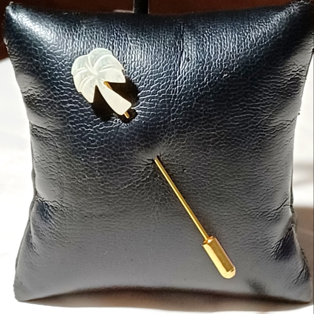 VINTAGE MOTHER OF PEARL STICK PIN